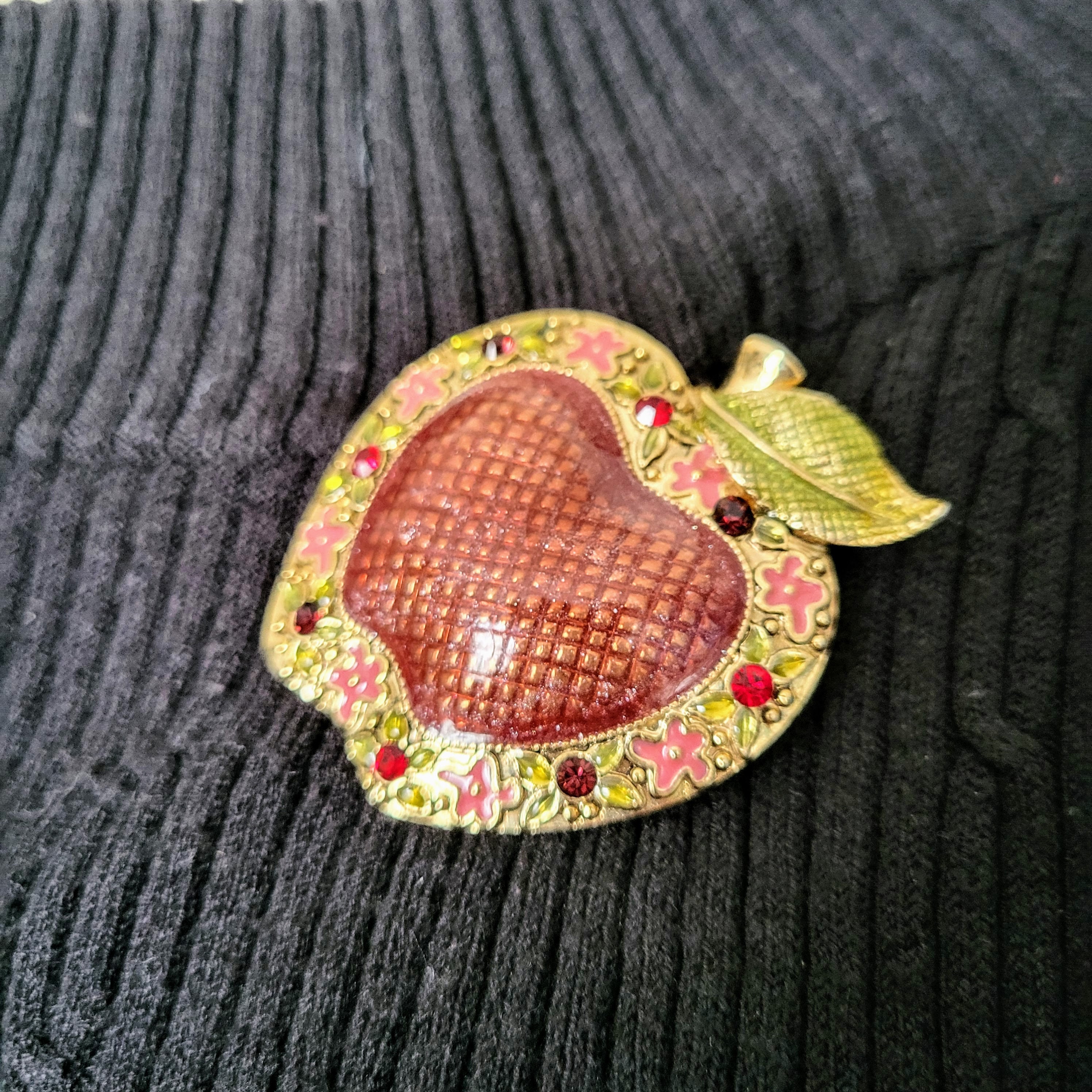 アクセサリー Apples Signed JJ Off White Faux Pearl Gold Tone Metal Apple Brooch
