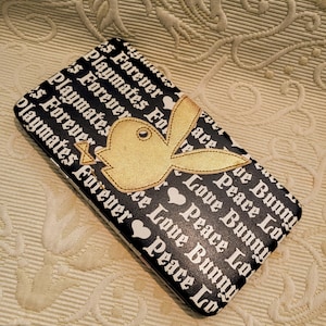Cartera delgada con cierre plegable y decoración frontal de conejo en blanco y negro de PLAYBOY, billetera coleccionable de los años 70 Y2K para mujer, regalo para ella, n.º 315