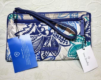 VERA BRADLEY Quilted Cotton RFID Front Zip Wristlet/Blue and Green Doodle Daisy Style Retired Print Handy Wristlet Wallet/Presente para ela/027