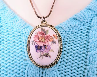 Pendentif Vintage Avec Chaîne - Camée Floral En Relief Couleur Or - Modèle Finement Travaillé #3703