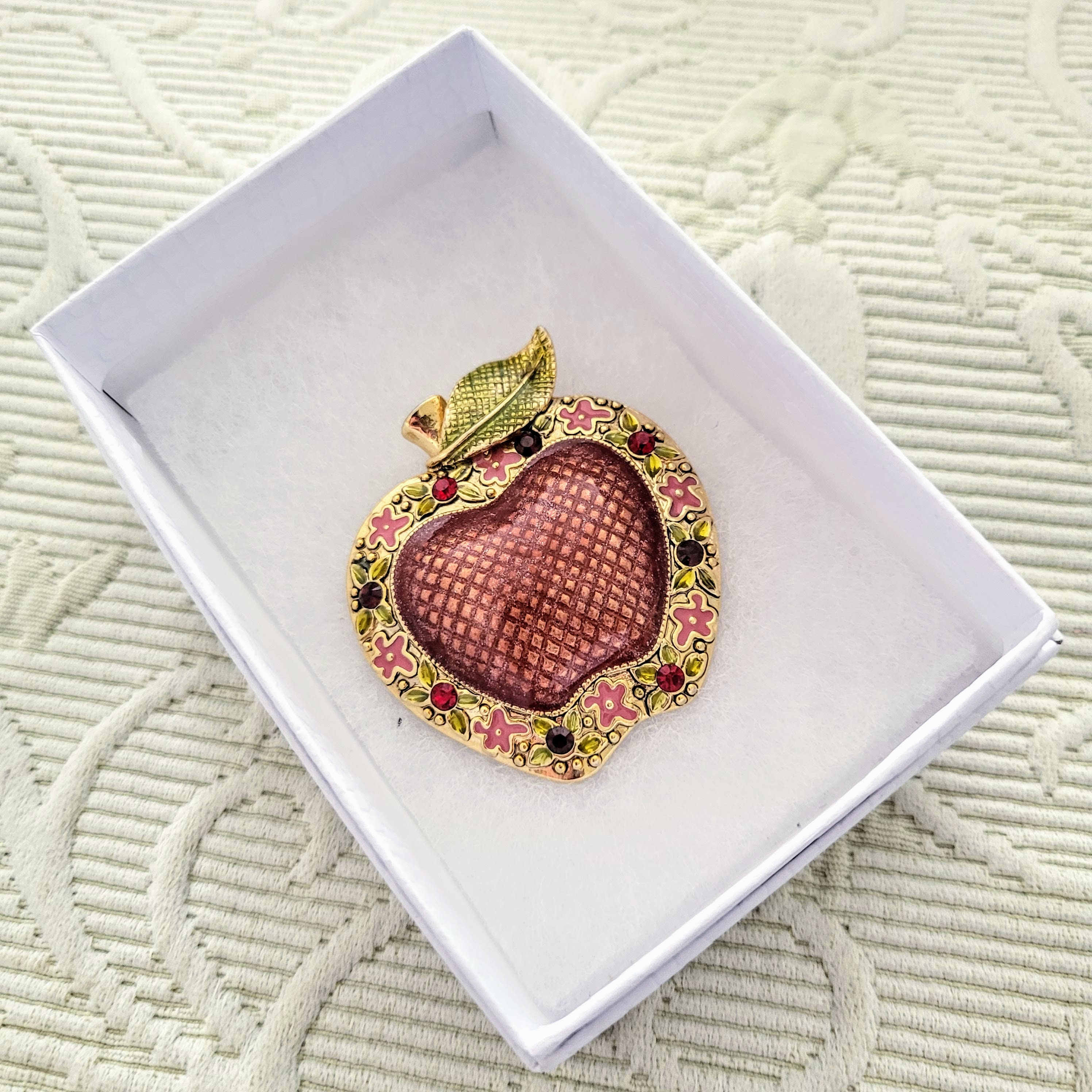 アクセサリー Apples Signed JJ Off White Faux Pearl Gold Tone Metal Apple Brooch