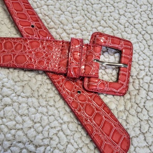 Vintage Croc Embossed Wide Fuchsia Belt with Buckle/Women Pink Magenta Faux Croc Waist Belt Gift/Christmas Gift/Gift For Her/Gift Idea/61