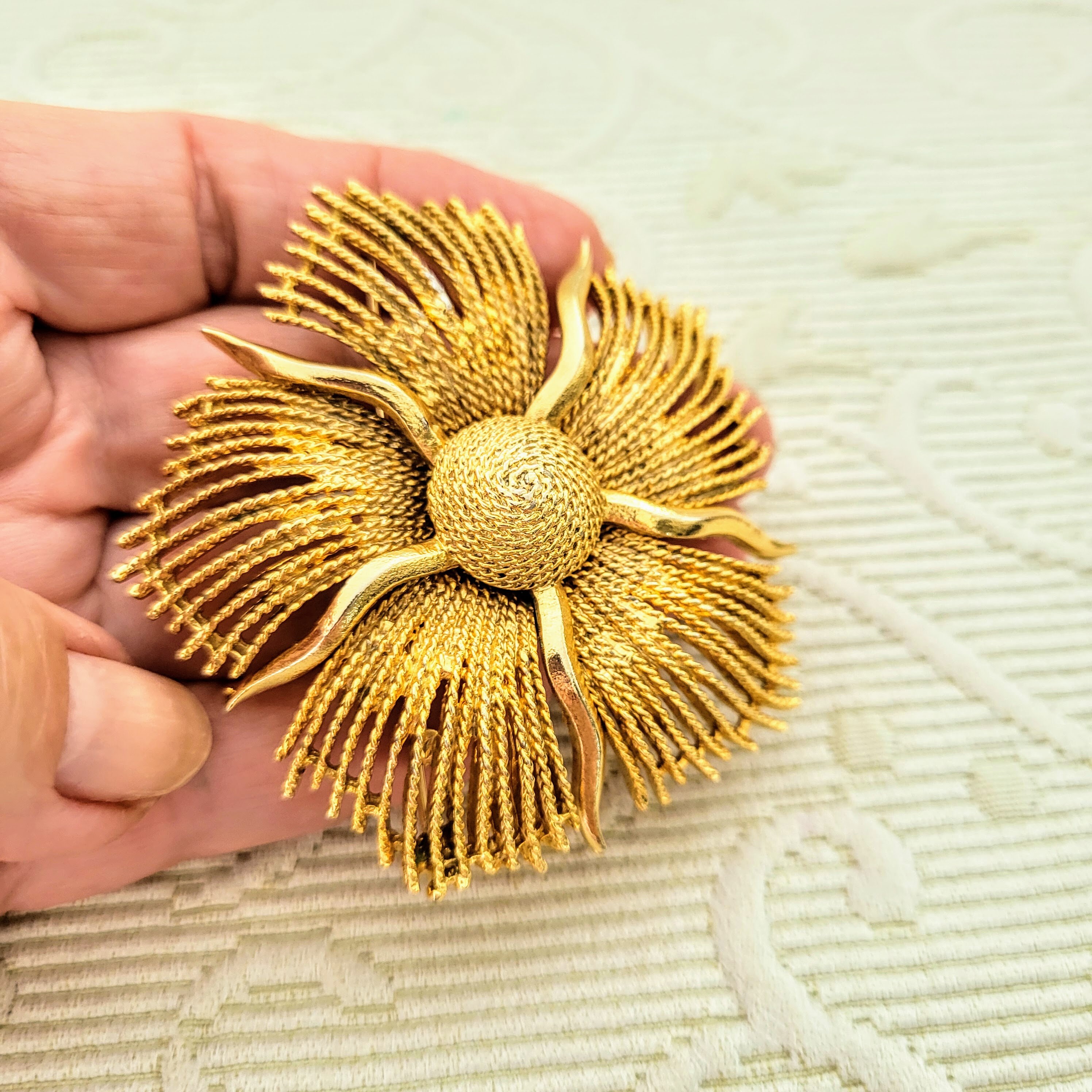 Broche Vintage Signée LISNER 205 - Or Pâle - Qualité Top - Parfait état - Occasion