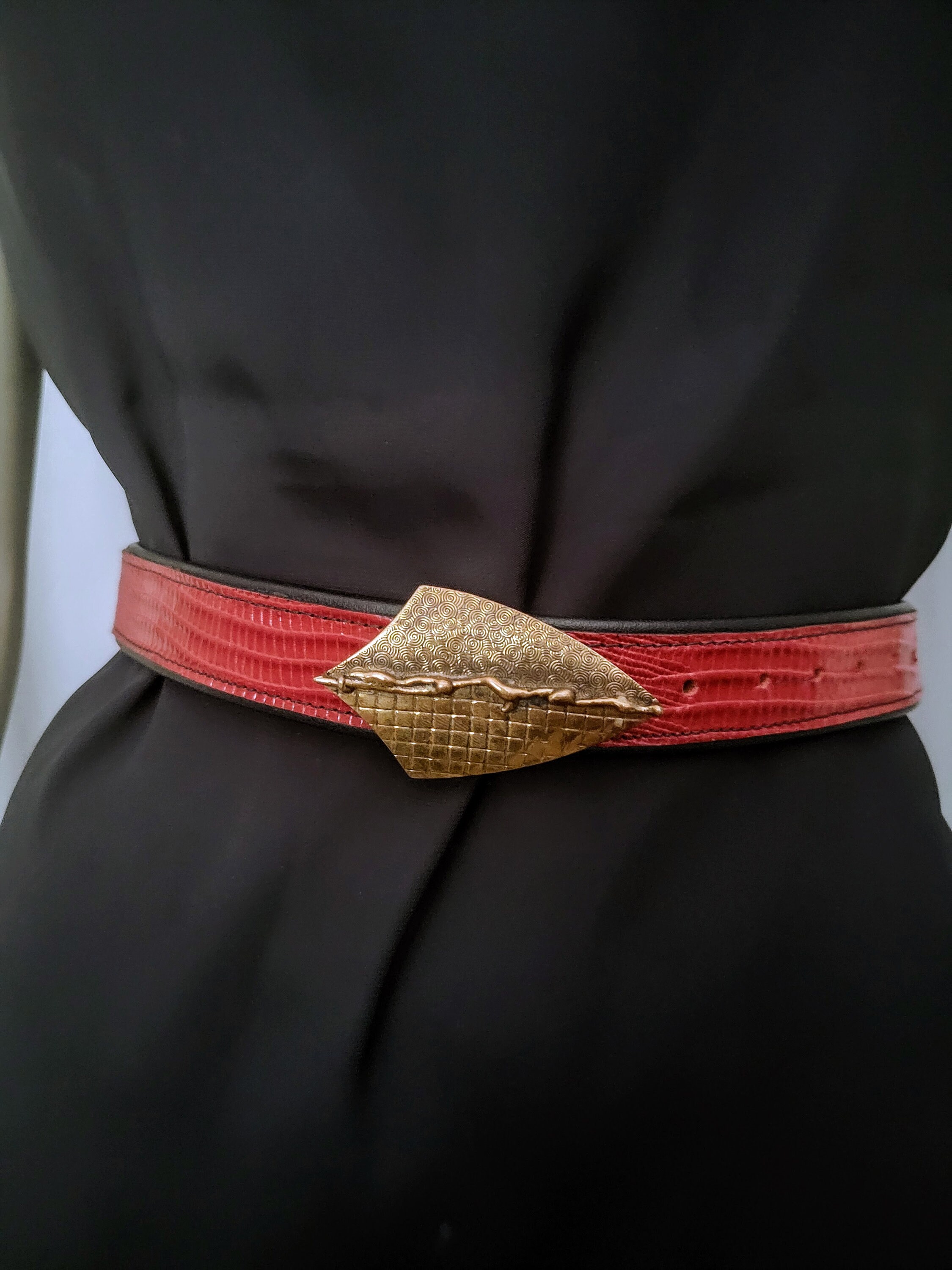 QUIN BRONZE BUCKLE CROC EMBOSSED BELT BFPM-02-044 QUIN Vintage Red Croc Embossed Belt With Unique Cast Bronze  main image 2