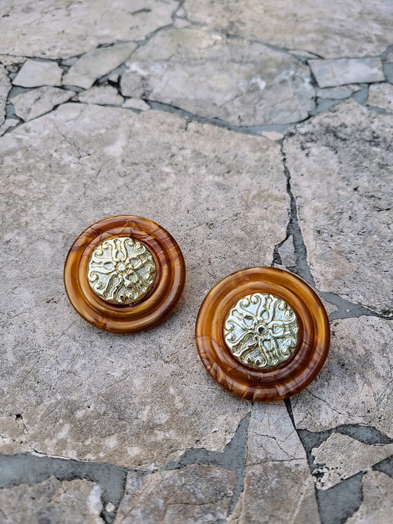 Large Round Button Style Goldish Tortoiseshell-li… - image 3