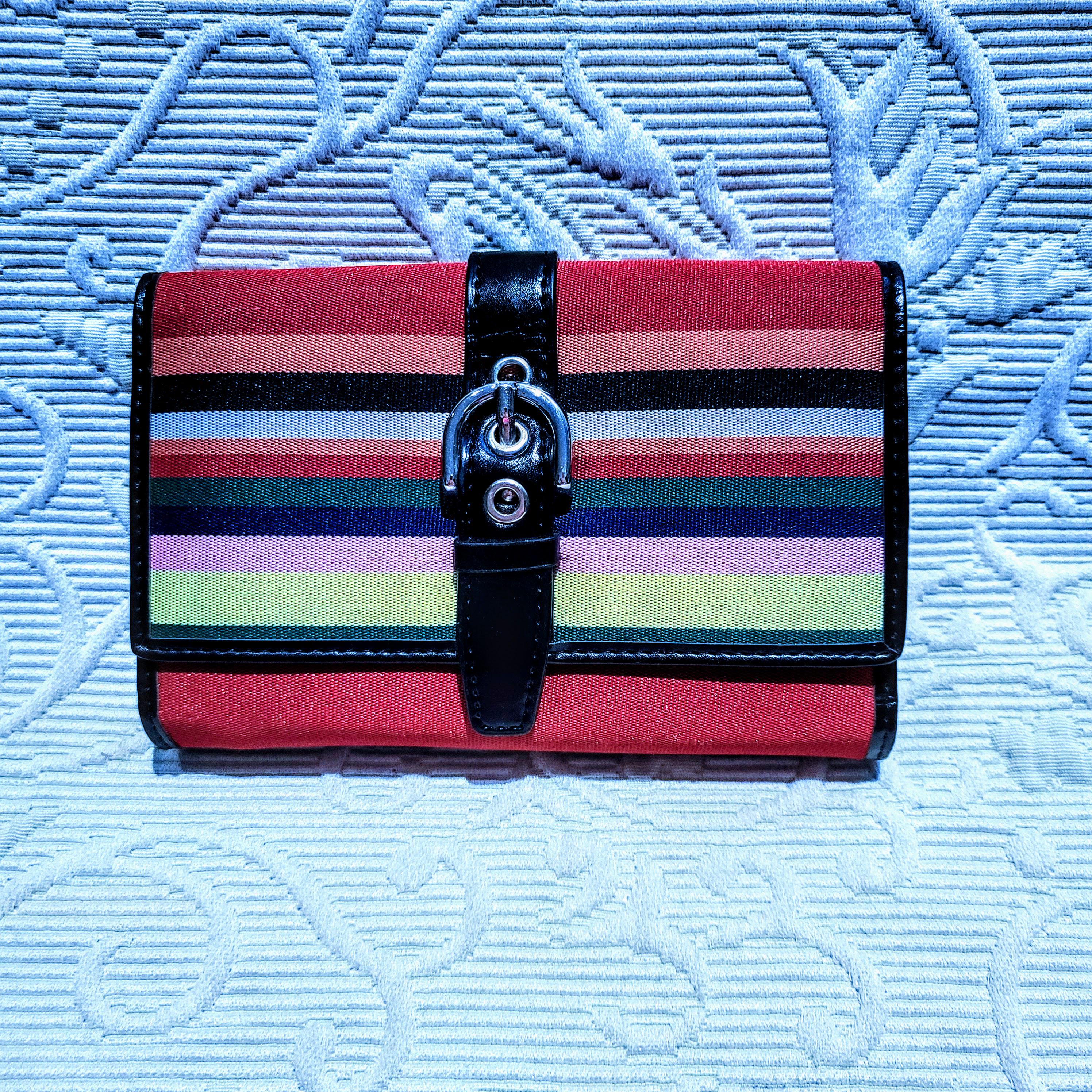 Portafoglio Trifold Da Donna In Pelle PU Con Cuore Ricamato - Piccolo Con Cinturino Da Polso