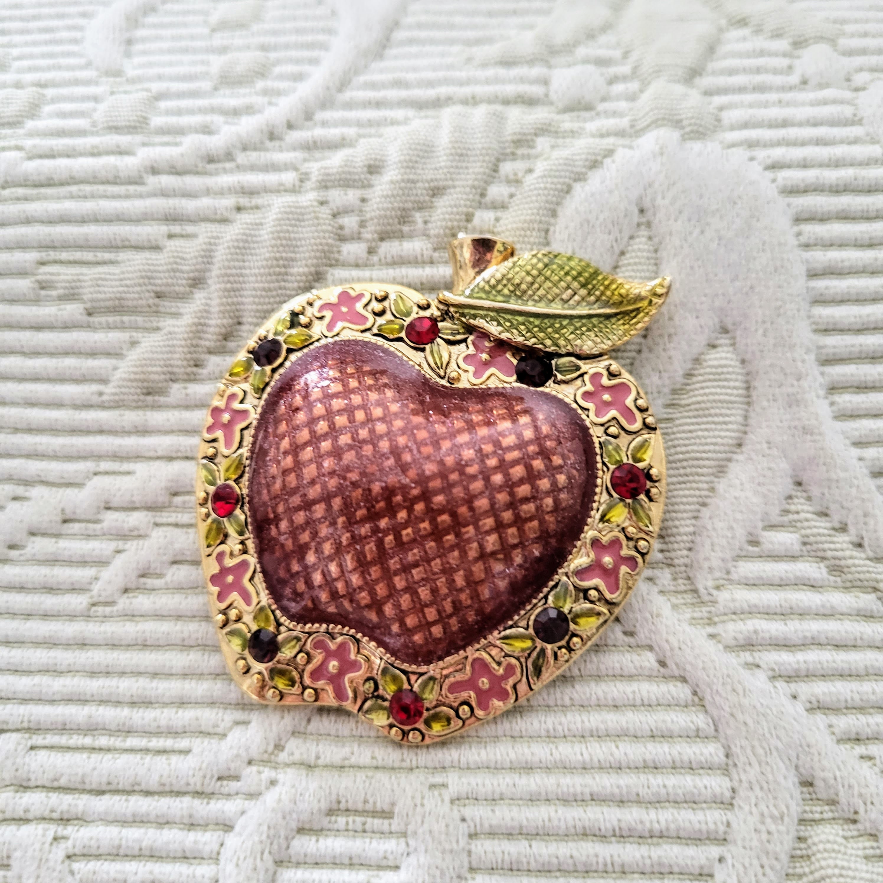 アクセサリー Apples Signed JJ Off White Faux Pearl Gold Tone Metal Apple Brooch