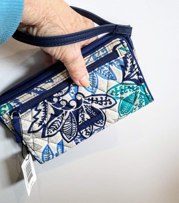 VERA BRADLEY Quilted Cotton RFID Front Zip Wristlet/ Blue and