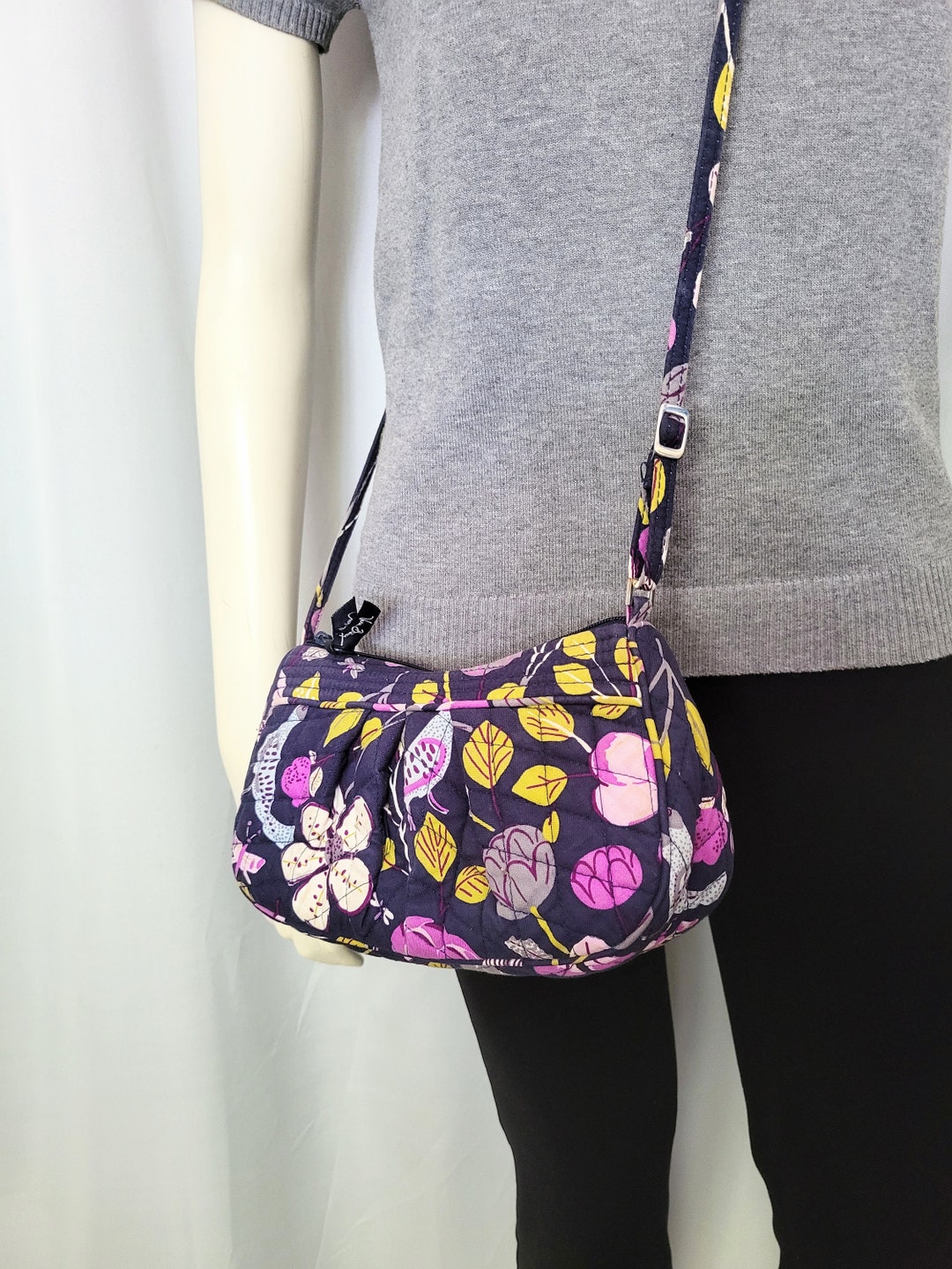 NOT FOR SALE NFS Bradley Quilted Floral Sling Bag Zip Compartments Adjustabl VERA BRADLEY Signature Cotton Quilted Bag/navy Pink  main image 3