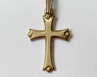 Decorative 9ct gold cross pendant charm