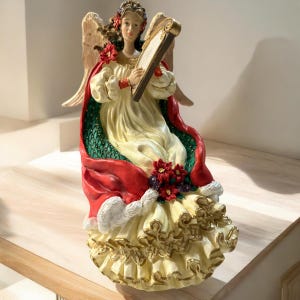 Celebraciones musicales de 1996 Music Box Angel toca “Hark the Herald Angels Sing”