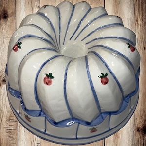 Vintage Hand Painted Ceramic Mold Decorative Wall Hanging Italy 8.50 x 4”