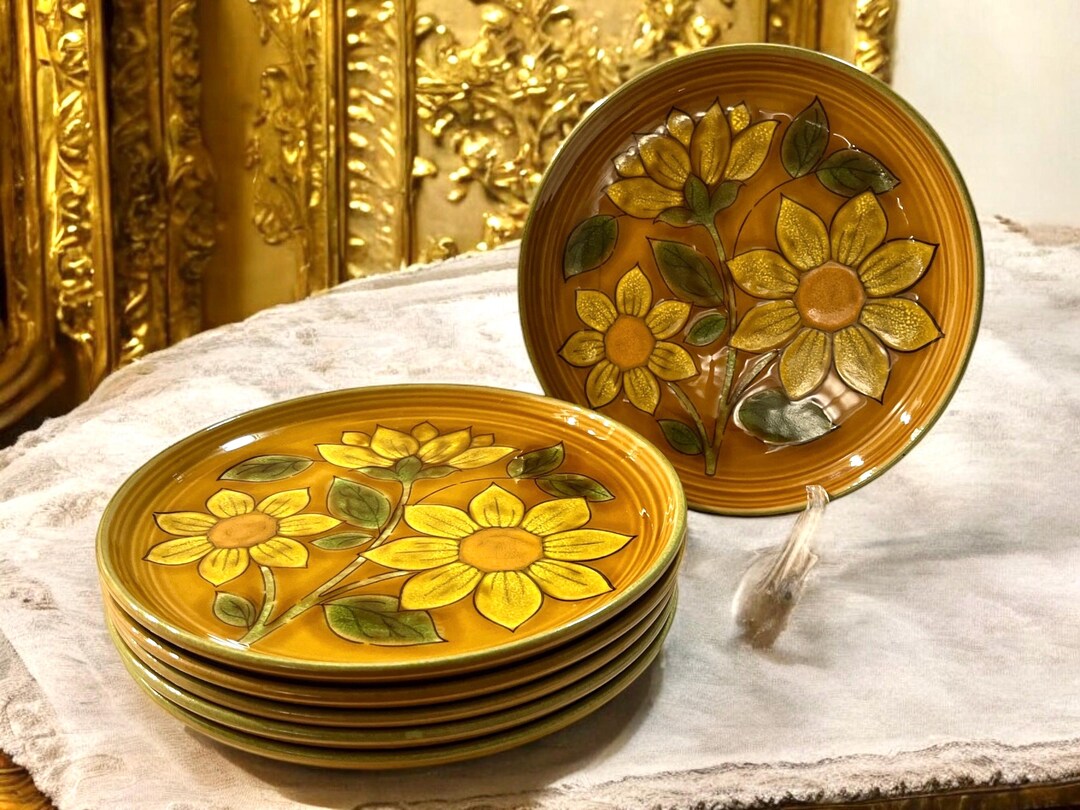 Vintage Metlox Poppytrail Set of 3 Pottery Gold Dahlia 10.25