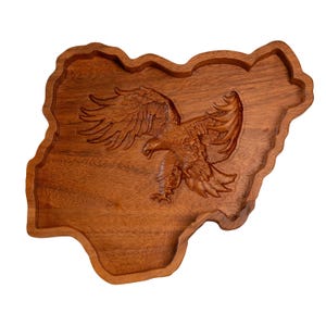 Schmucktablett in Kartenform aus Nigeria mit Weißkopfseeadler-Gravur | Präzisions Holz Organizer für Schmuck, Ringe, Schlüssel, Münzen | Vaterländische Wanddekoration