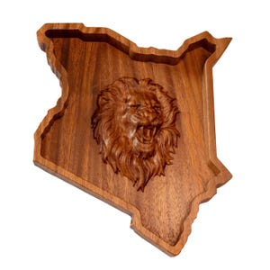 Kenianische Kartenförmige Schmucktablett mit Löwenkopf Gravur | Premium Holz Organizer für Ringe, Schlüssel, Schmuck, Münzen | Kunst-Wand-Dekor.
