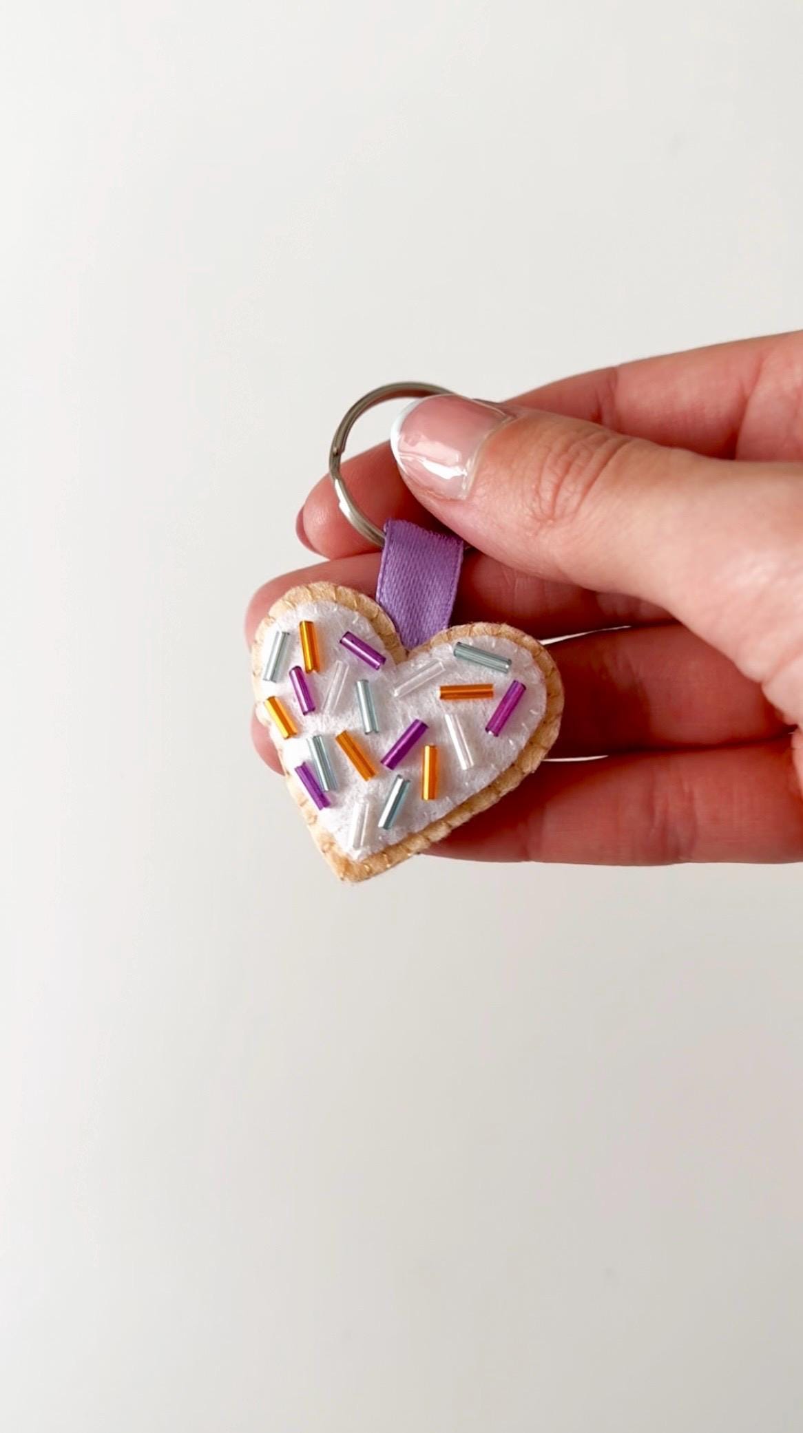 Confezione 3 Portachiavi A Forma Di Biscotto In PVC | Simpatici Ciondoli Per Chiavi, Borse E Zaini | Regalo Per Feste Di Compleanno - 2