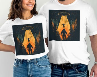 Bigfoot UFO-bortförande T-shirt, Alien Spaceship Forest Graphic T-shirt, Rolig Sasquatch och UFO T-shirt, Mystisk varelse T-shirt