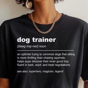Presente para treinador de cães, camiseta engraçada com definição de treinador de cães, presente para camisetas de treinador de cães para treinadores de cães, camiseta de treinamento de cães, camiseta de comportamento canino