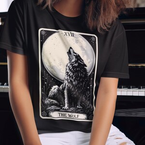 Camiseta de la carta del tarot del lobo Camiseta del lobo aullando a la luna Regalo para mamá amante de los lobos Regalo para amante del lobo solitario y la luna Regalo para papá amante de los lobos