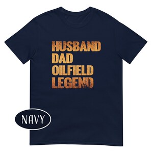 Chemise pour papa mari légende des champs pétrolifères Ouvrier des champs pétrolifères Cadeau pour papa Plate-forme pétrolière T-shirt forage pétrolier T-shirt poubelle des champs pétroliers Chemise à col rond image 4