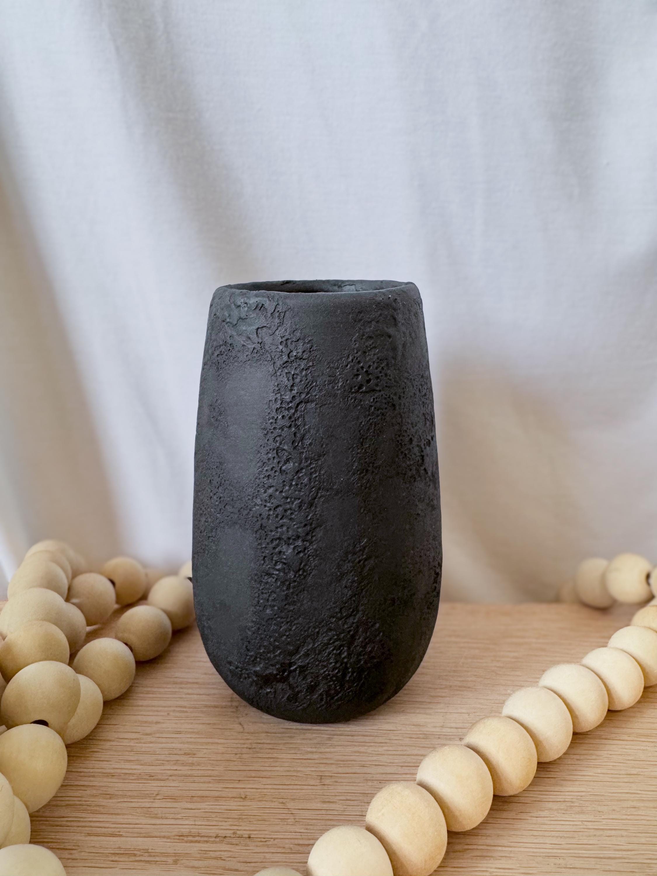 ヴィンテージの黒い花瓶 - Etsy 日本
