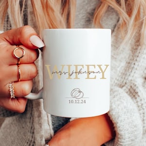 Individuelle Nachname Wifey Tasse Benutzerdefinierte Frau Tasse Geschenk für Braut Niedliche Wifey Kaffeetasse Zukunft Frau Tasse Verlobungsgeschenk Verlobte Tasse Brautdusche Geschenk