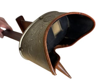 Estereoscopio antiguo vintage con mango de madera y cubierta metálica de 30 cm de largo