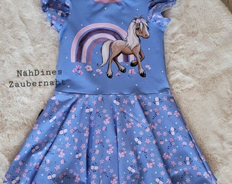 Rotating dress horses for schooling different colors