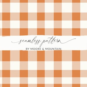 Può includere: Un motivo senza cuciture con quadrati arancioni e bianchi alternati. Il testo "seamless pattern" è scritto in corsivo sopra il motivo, con il testo "BY MOORE & MOUNTAIN" sotto.