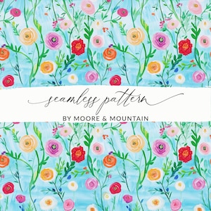 Op de afbeelding: Een naadloos patroon met verschillende kleurrijke bloemen op een lichtblauwe achtergrond. De bloemen zijn geschilderd in aquarel en omvatten roze, rode, oranje, gele en witte bloemen. De tekst "seamless pattern by Moore & Mountain" wordt in het midden van de afbeelding weergegeven.