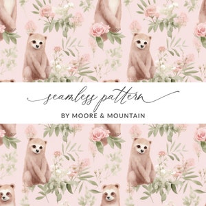 Op de afbeelding: Een naadloos patroon met schattige bruine beren die tussen roze rozen en witte bloemen zitten op een lichtroze achtergrond. De tekst "seamless pattern" en "BY MOORE & MOUNTAIN" wordt weergegeven op een witte banner.