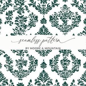 Könnte beinhalten: Ein nahtloses Muster mit einem sich wiederholenden Design aus dunkelgrünem Damast auf weißem Hintergrund. Der Text "seamless pattern" und "BY MOORE & MOUNTAIN" ist im Bild enthalten.