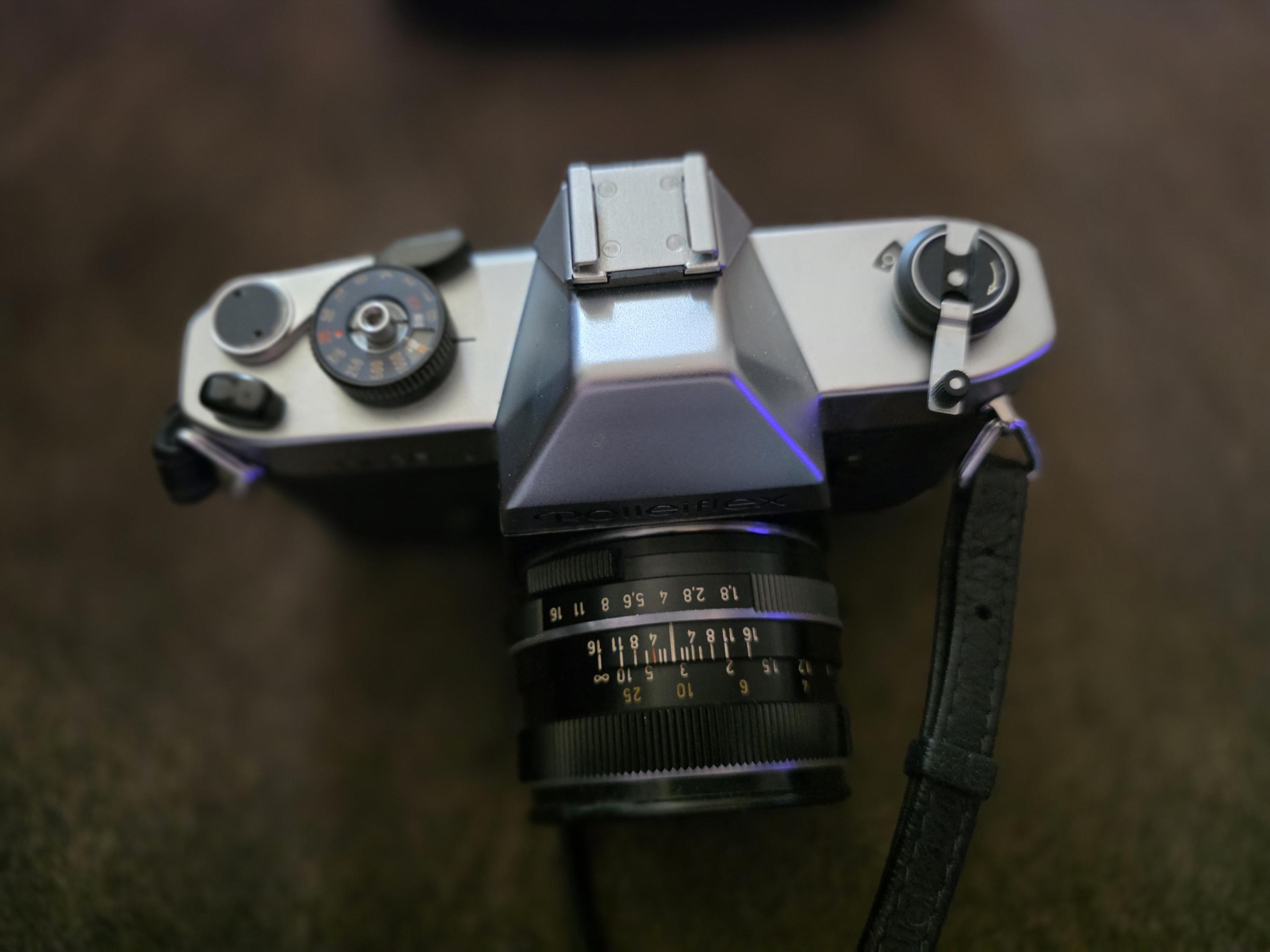 Rolleiflex SL35 With a Carl Zeiss Planar 50mm F/1.8 Lens With Case