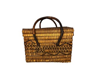 VTG Wicker Basket w/ Lid & Handles