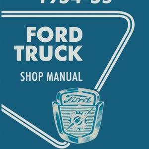 Könnte beinhalten: Ein blauer Einband für ein Ford Truck Werkstatt-Handbuch von 1954-1955. Der Einband zeigt das Ford-Logo mit einem stilisierten Zahnrad und einem Blitz. Der Text "FORD TRUCK SHOP MANUAL" ist in Weiß gedruckt.