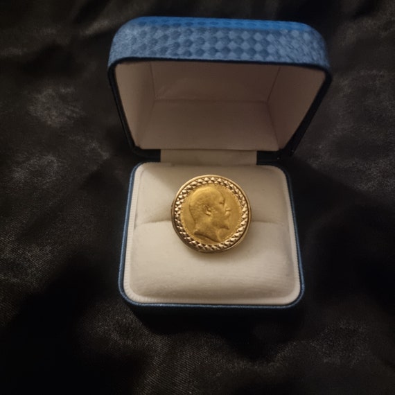 Full 22ct gold sovereign coin ring, 9ct gold mount, s… Gem