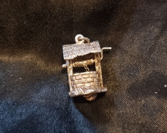 Wishing well pendant or charm, 925 sterling silver. Has moving bucket.