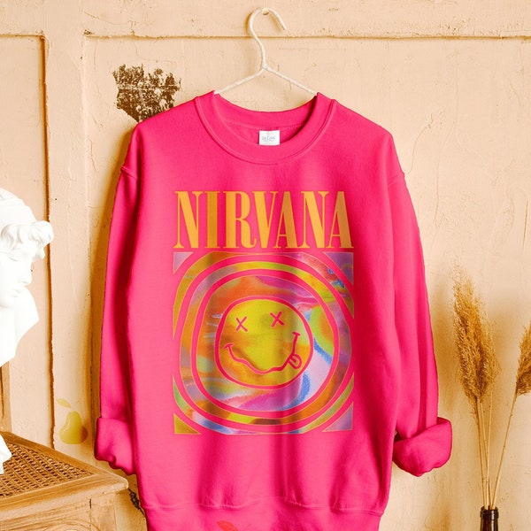 Nirvana smileygezichtsweater; Nirvana esthetische unisex sweatshirt met ronde hals; Smile Tee Heliconia roze sweatshirt; Trendy roze Nirvana-shirt