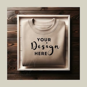 Gildan 18000 Sand Cool Mockup, Gildan Sand Sudadera Modern Flat Lay sobre madera Mockup Modelo Mockup Color arena, Descarga digital