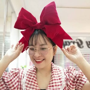 女性用レッドベルベットジャンボリボンヘッドバンド、花嫁用ヘッドピース、彼女へのギフト、親友へのギフト、ロングヘア用お祝いヘアアクセサリー