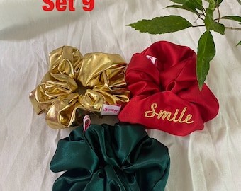 Scrunchie de nombre personalizado, scrunchie de satén de seda, scrunchie de Navidad, regalo personalizado para ella, scrunchie rojo, scrunchie metálico