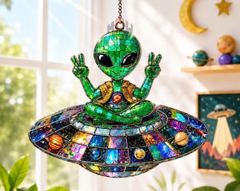 Alien UFO Acrylic Suncatcher, Green Alien Space Ship Window Hanging, Sci-Fi Movie Lover Gift, Paranormal Cosmic Home Decor Ornament Gift