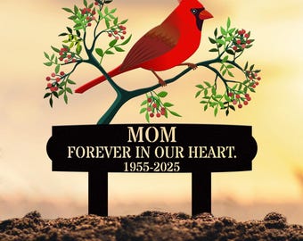 Palo commemorativo del Cardinale per la mamma, cartello "Per sempre nel nostro cuore" con date, decorazione personalizzata per il giardino commemorativo all'aperto