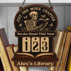 Tracker voor boeken die dit jaar worden gelezen: leesbord gotisch skelet, bibliotheekteller nog één hoofdstuk, cadeau griezelige boekenliefhebber, grappig boekcitaat