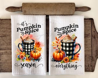 Paquete de imágenes PNG de toallas de cocina con diseño de café otoñal y especias de calabaza.
