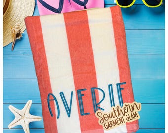 Geborduurde strandhanddoek, geborduurde zwemhanddoek, gepersonaliseerde kinderhanddoek, aangepaste strandhanddoek, zwembadhanddoek, zwemhanddoek, streephanddoek