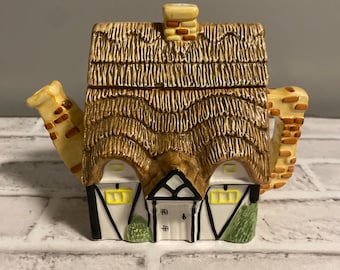 Leonardo Collection English Tudor House Cottage Tea Pot Collectible