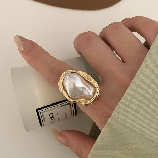Irregular shape pearl statement ring in European and American style