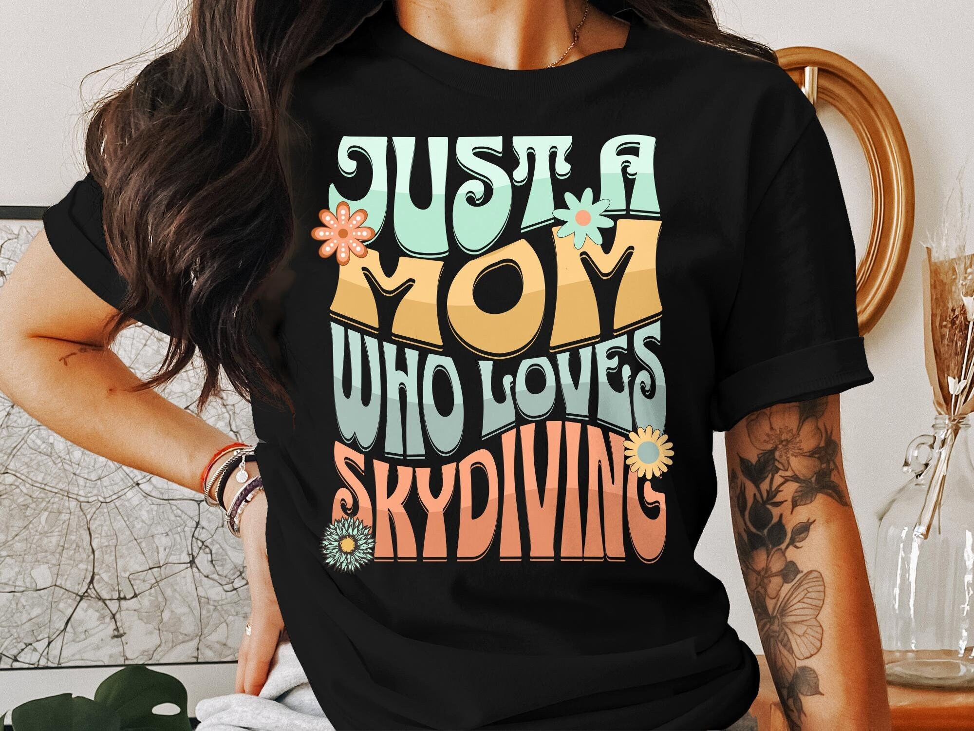 Womens Mom Skydiving Tshirt Gift Shirt For Mom Love Skydiving Womens Mom Skydiving Tshirt Gift Shirt For Mom Love Skydiving