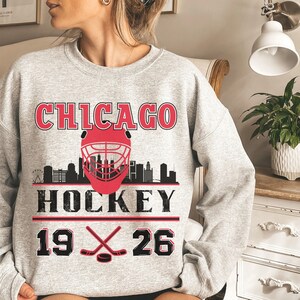 CustomCat Chicago Blackhawks Skull Retro NHL Crewneck Sweatshirt Sport Grey / 4XL